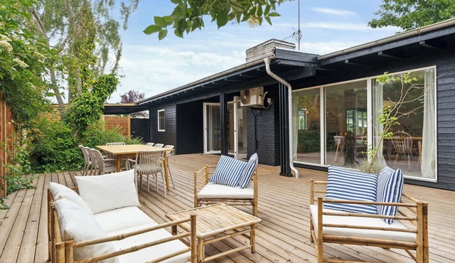 Seaside hotel atmosphere 100 meters from the sea