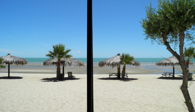 Seaside Hotel & Victor's RV Park