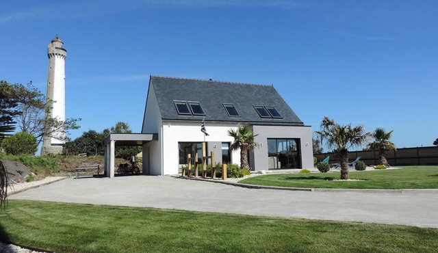 Seaside house, 400 m from the beach, with fiber optics.