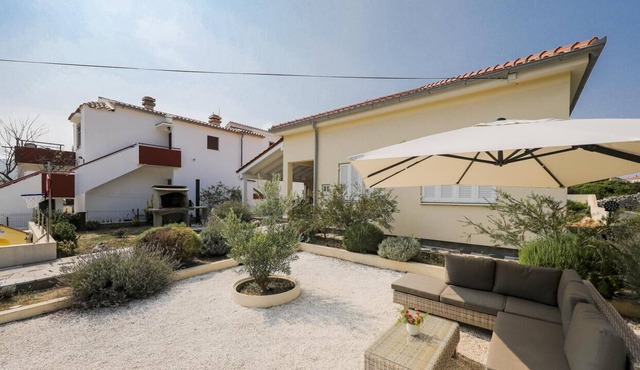 Seaside house for families with children Ist (K-16291)