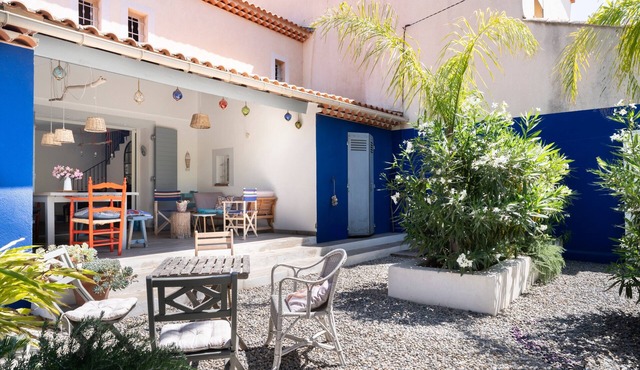 Seaside House in Hyères – Panoramic View of the Islands