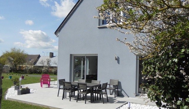 SEASIDE HOUSE IN NORMANDY - NEAR PORTBAIL AND CARTERET