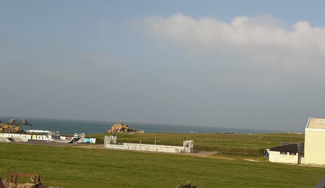 Seaside house, walking distance to the beach, sea view