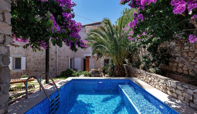 Seaside house with a swimming pool Sutivan, Brač (K-16300)
