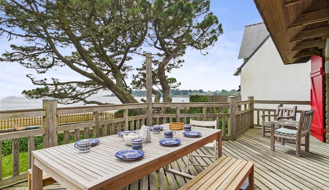 Seaside house with direct beach access for 7