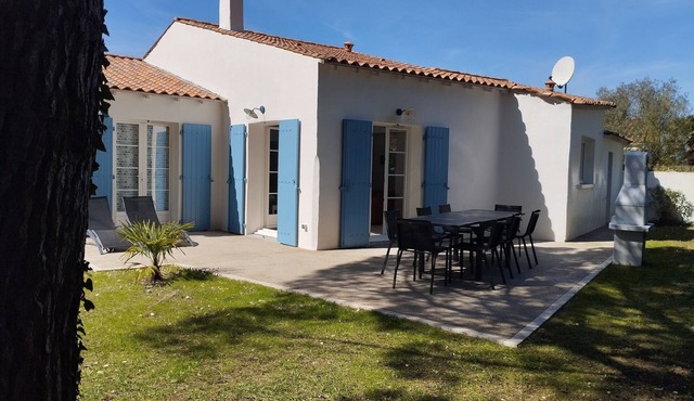 Seaside, La Palmyre pretty 8-9 P villa in quiet enclosed grounds Poitou Charente