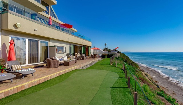 Seaside Luxury Duplex with Putting Green E950-0