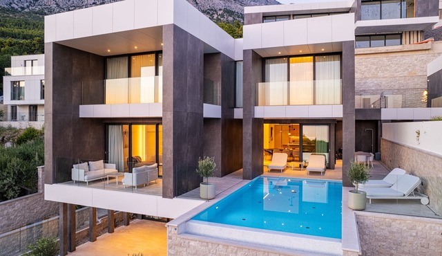 Seaside luxury villa with a swimming pool Baška Voda, Makarska (K-23370)