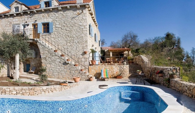 Seaside luxury villa with a swimming pool Milna, Brač (K-3100)