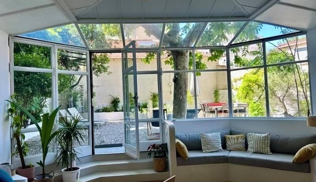 Seaside, magnificent 150m2 apartment with garden