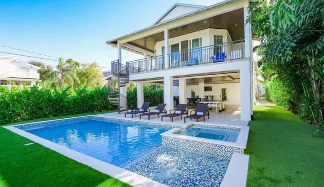 Seaside Magnolia~1 Block to Pine Ave, Heated Pool!