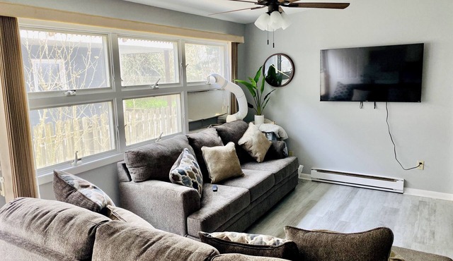 Seaside Ocean Block Beach Paradise w/Deck Beach Badges and BBQ