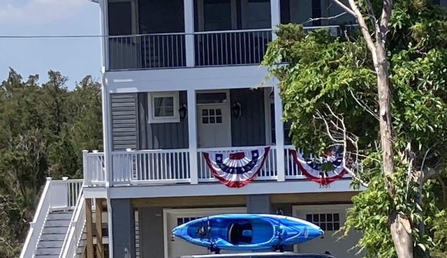 Seaside Osprey House features views of the bay/ocean on the Delaware Bay.