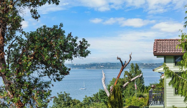 Seaside Place at Dash Point Beach