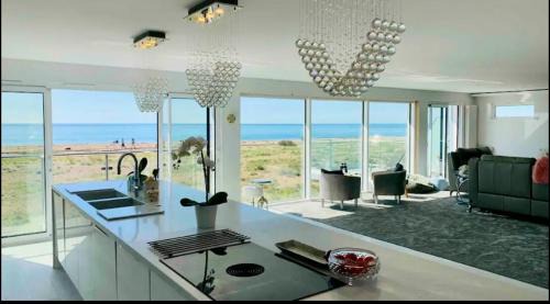 Seaside Place on Shoreham Beach with Hot Tub