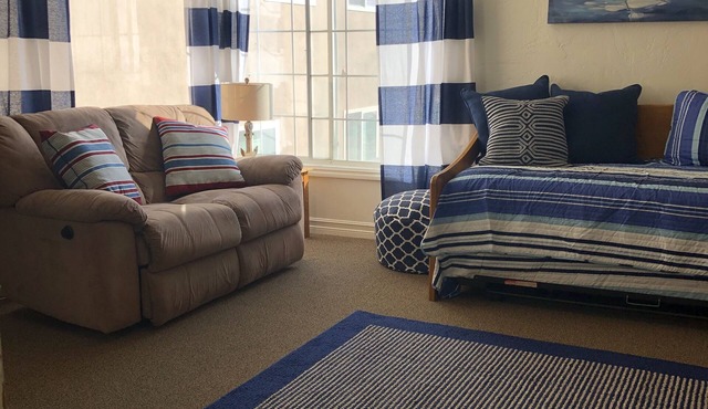 Seaside Retreat Apartment with Oceanview - Upstairs