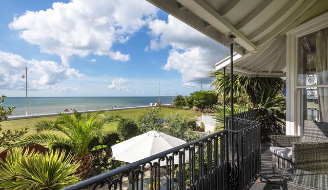 Seaside Retreat - Five Bedroom Villa, Sleeps 10