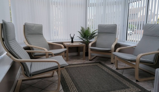 Seaside retreat - Short walk to the beach!