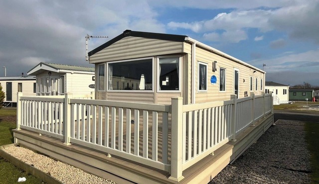Seaside Retreat-Sleeps 8-Free Parking