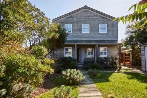 Seaside Retreat w Hot Tub Sauna and Bar
