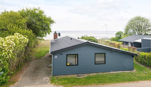 Seaside Retreat with Swing - By Traum Ferienwohnungen
