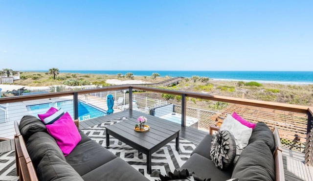 Seaside Rose Luxury Ocean Front, Heated Pool, Hot Tub, Gameroom, Sleeps 28, Pets, Downtown