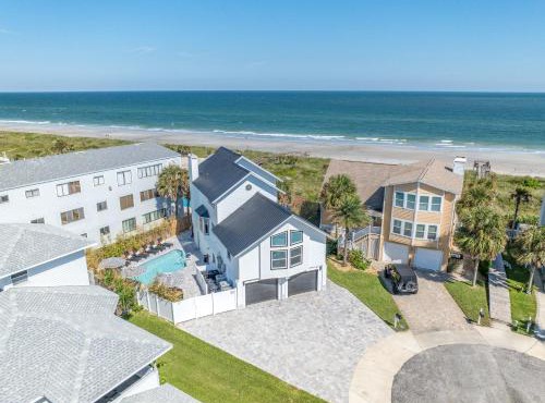 Seaside Rose Luxury Direct Ocean Front, Heated Pool, Hot Tub, Downtown, Game Room, Sleeps 28, Pets