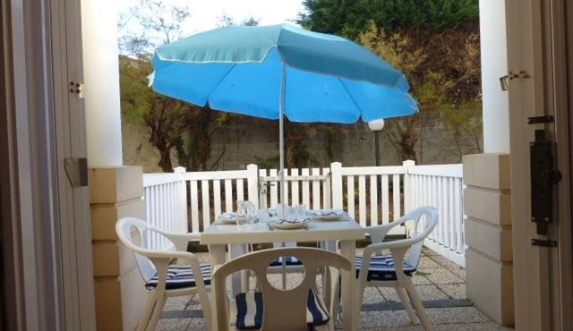Seaside Studio with Terrace, 3 Sleeps, Beach Nearby, Parking Included