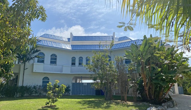 Seaside Sanctuary 5 bed, 5 bath pool home