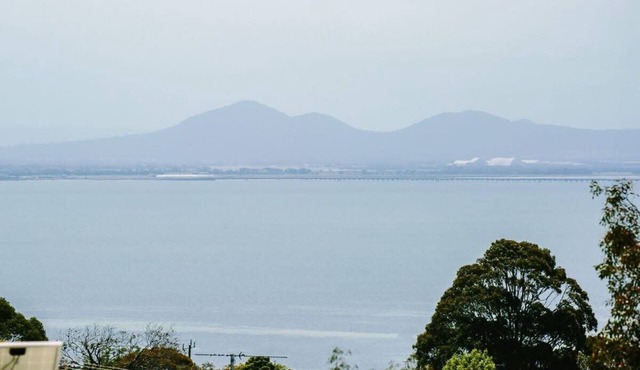 Seaside Serenity: Charming House with Ocean Views