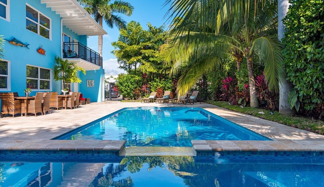 ⭐SEASIDE SERENITY⭐Singer Island 2/2⭐Huge Pool+Spa⭐