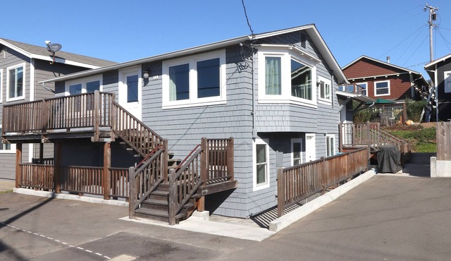 Seaside Serenity: 3-Bedroom Cottage Steps from the Beach!