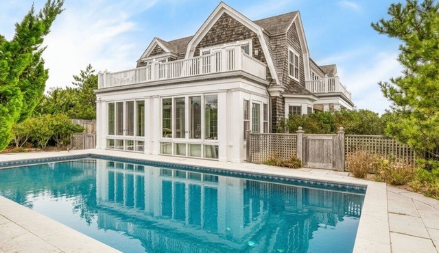 Seaside Serenity in Amagansett A Chic Six-Bedroom Beach Retreat with.