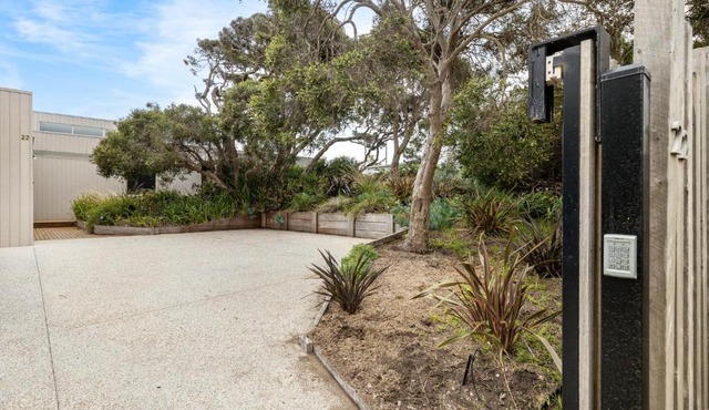 SeaSide Serenity: tennis court & back beach