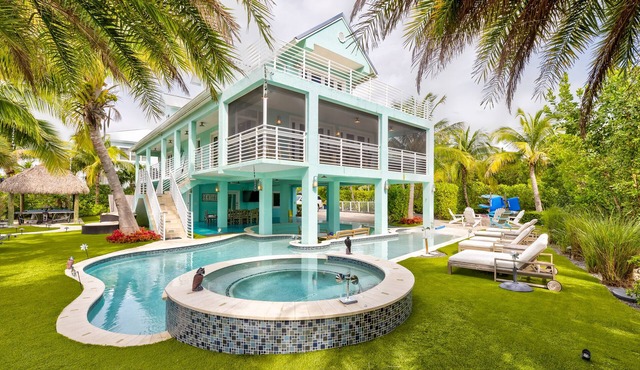 Seaside Serenity: Your Ultimate Getaway Awaits in Key Largo