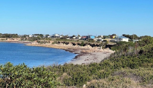 Seaside shack on the empty beachfront remote, only 12 mins from Yorktown.