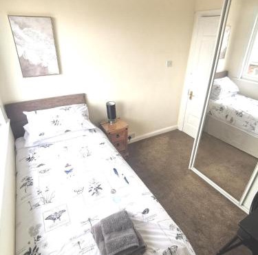 Seaside single room shared bathroom