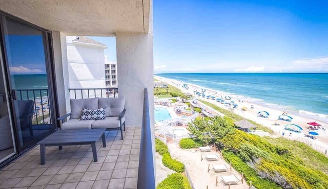 Seaside Solace: Panoramic Views Ocean front property with pool