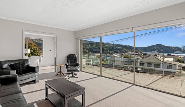 Seaside Sounds - Picton Upstairs Unit