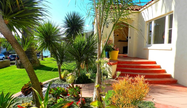Seaside Spanish Casa, Just Steps to the World Famous Windansea Beach of La Jolla