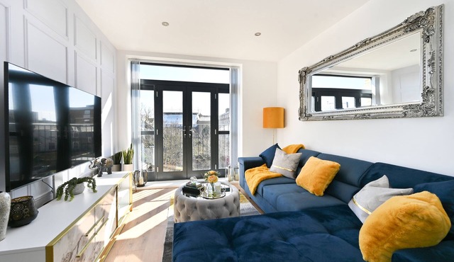 ✔Seaside Stay✔100Mbps✔Royal Harbour Marina✔Beach✔2BR Exec Apt✔Sleeps 6