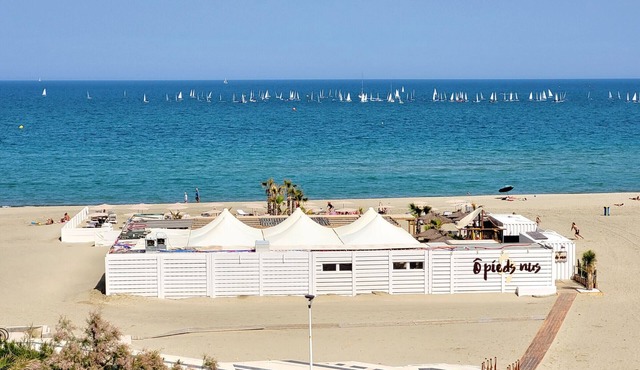 Seaside Studio with Terrace and Private Parking - Sleeps 4