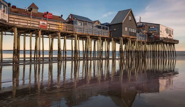 Seaside Studio | Accommodates 4| Parking Available