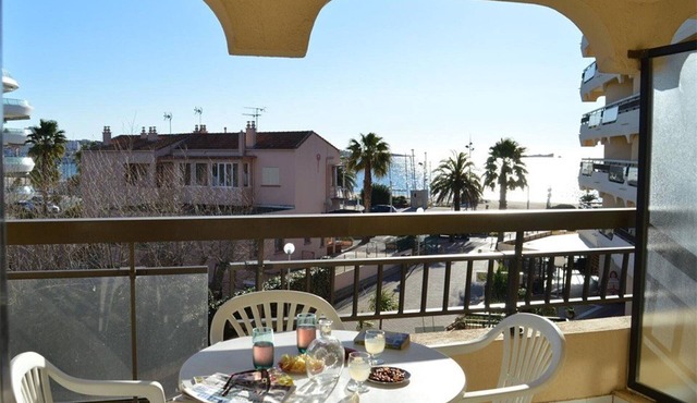 Seaside studio cabin, 4 pers, terrace, quiet residence