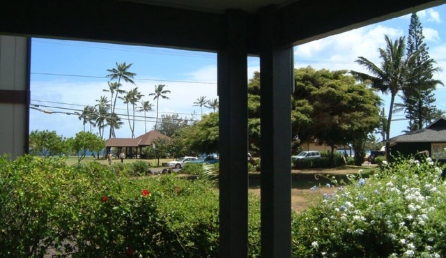 Seaside Studio - Oceanview A/C & WI-FI - 1 minute from Poipu Beach Park