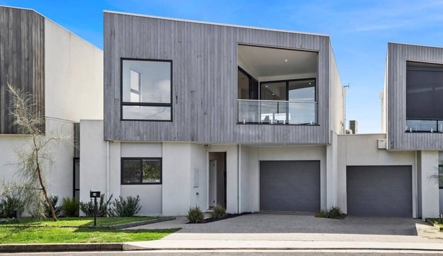 Seaside Style - Modern Coastal Retreat with Ocean Views