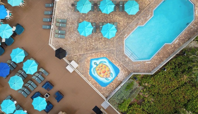 Seaside Symphony! Short Drive to TreeTop Trek and Brevard Zoo! Onsite Pool!