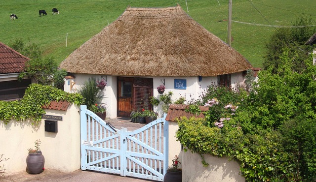 Seaside Thatched Devon Cottage just for two.