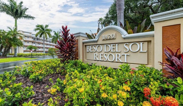 Seaside Top Floor Condo