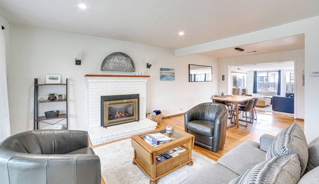 Seaside Vacation Rental w/Patio Near Monterey Bay